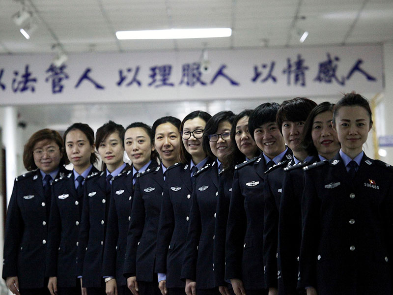 “以法管人、以理服人、以情感人”是這些有著大愛(ài)之心的女管教們的工作準(zhǔn)則1