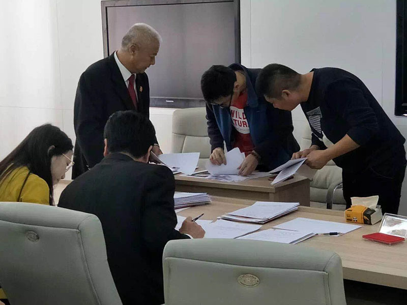配文1：雙方當(dāng)事人達(dá)成和解，并在和解協(xié)議上簽字