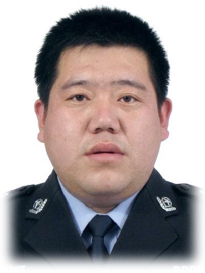 董雷