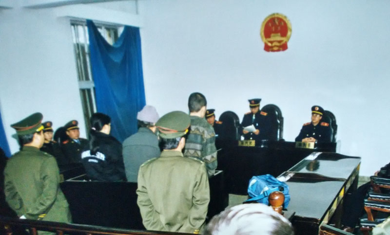 1998年 我省某法院刑事案件庭審現場