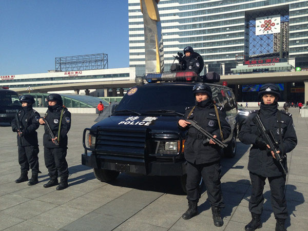 現(xiàn)在沈陽北站警務(wù)巡邏，裝備的更新給百姓帶來更大的安全感