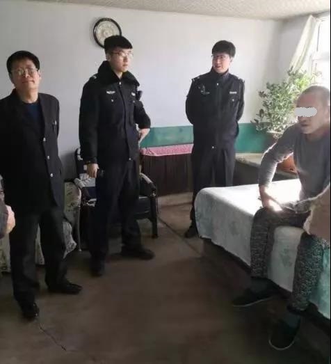 一名老賴剛剛起床