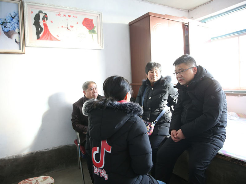 配文1：辦案組成員多次到被害人家登門家訪