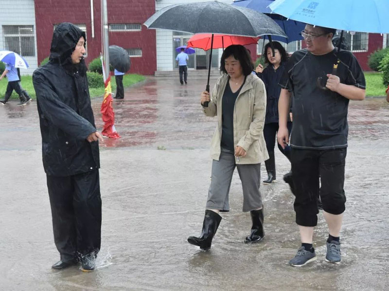 葫蘆島市司法局局長袁伶帶隊檢察戒毒所安全防汛工作