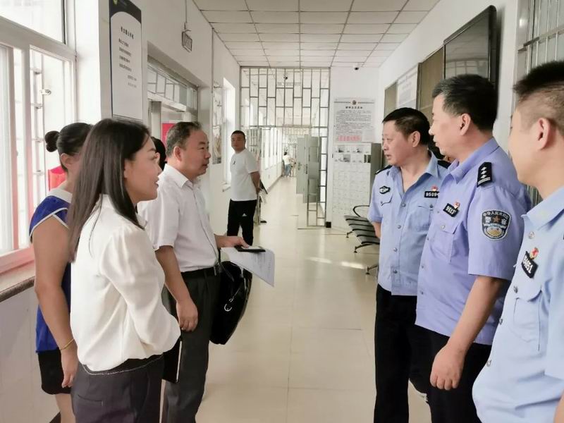 葫蘆島市法律服務中心工作人員與看守所民警現場交流