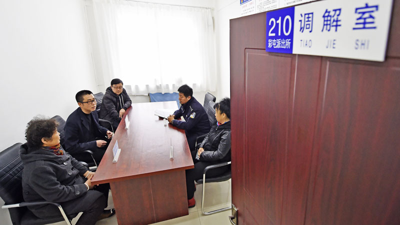 彩屯派出所堅(jiān)持“矛盾不上交、平安不出事、服務(wù)不缺位”