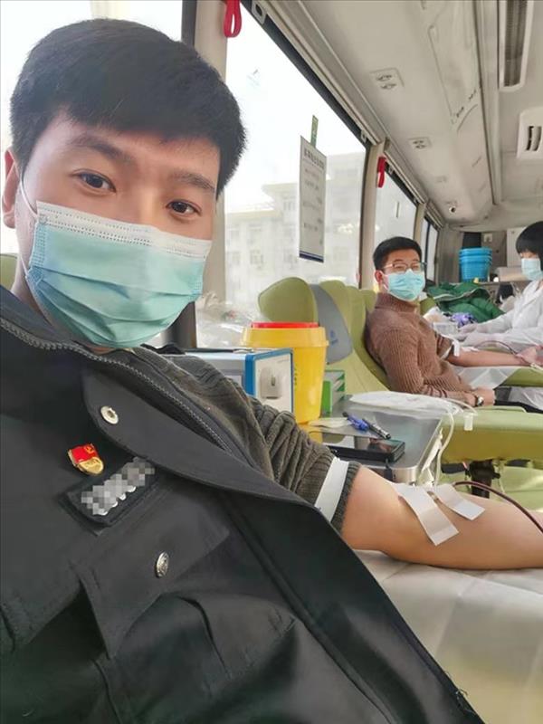 青年黨員民警無(wú)償獻(xiàn)血