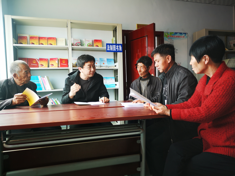 葫蘆島市司法局宣傳干部帶領“村民評理說事點”調(diào)解員學習法律知識_編輯
