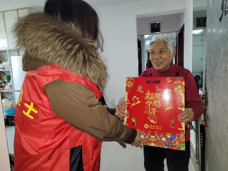 “鐵嶺衛(wèi)士”網(wǎng)格員為獨居老人“送?！? style=