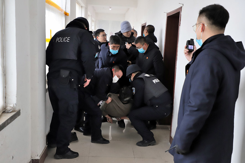 凌海市法院對一起金融借款合同糾紛案開展強制執(zhí)行。