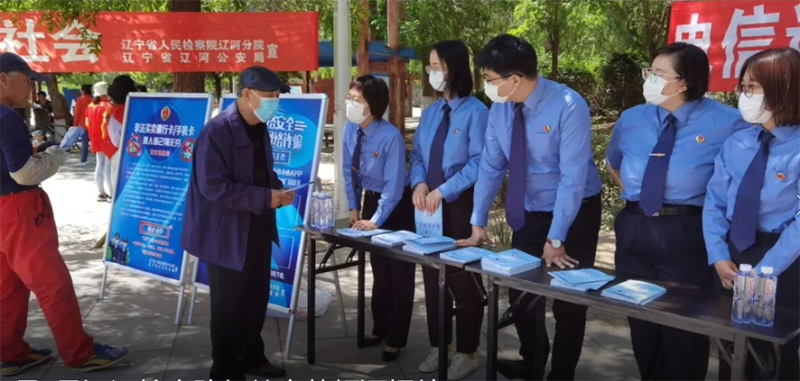 遼河分院第一檢察部牽頭，走進社區(qū)開展反詐宣傳