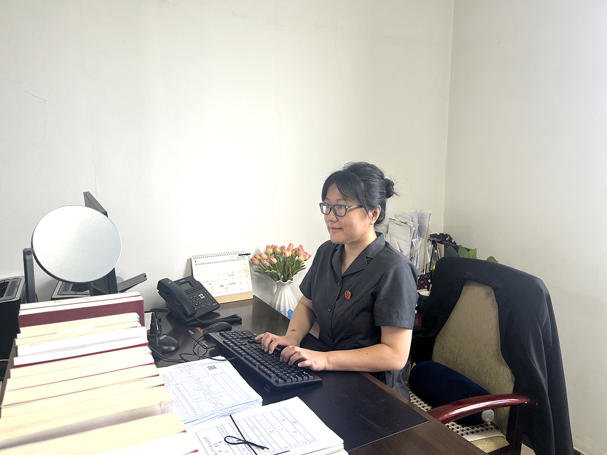 鞍山市中級(jí)人民法院民二庭副庭長(zhǎng)郭盈