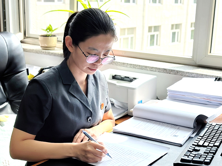 喀左縣人民法院民事審判庭庭長(zhǎng)、三級(jí)法官 張可