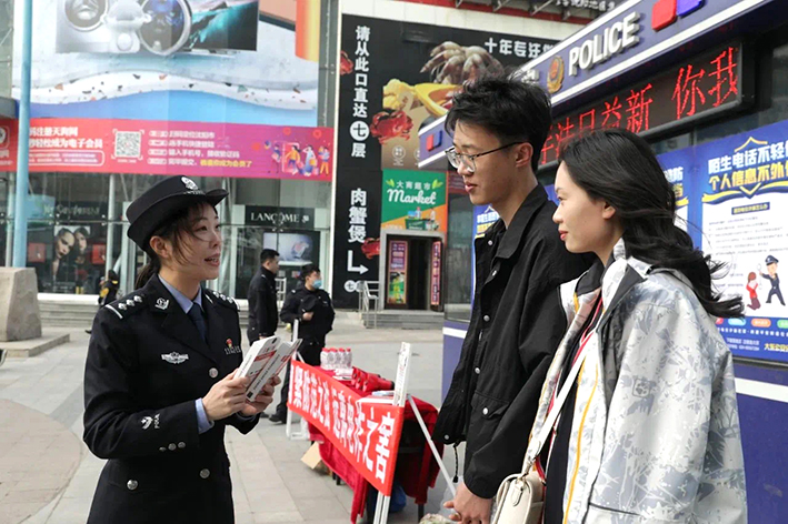 以“零案件”工作室為基礎(chǔ)，民警深入轄區(qū)