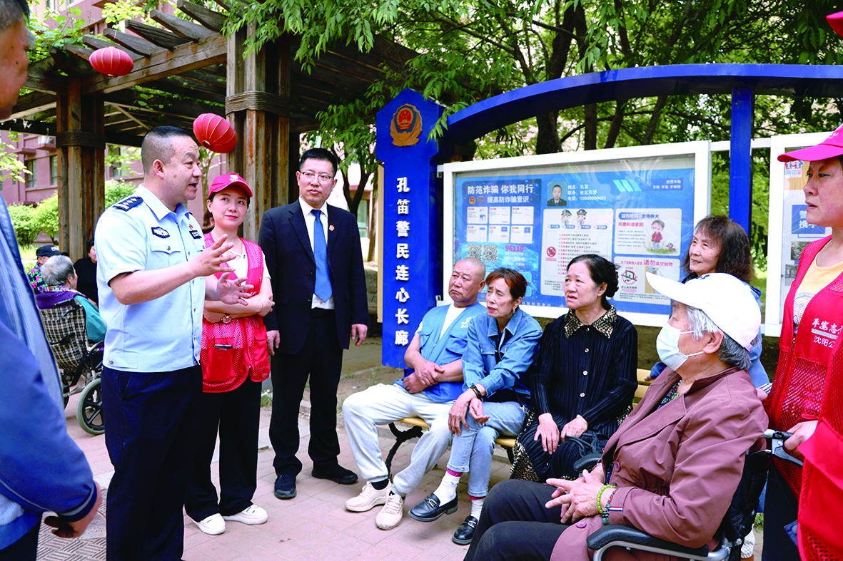 頭題配圖 孔笛為居民普法