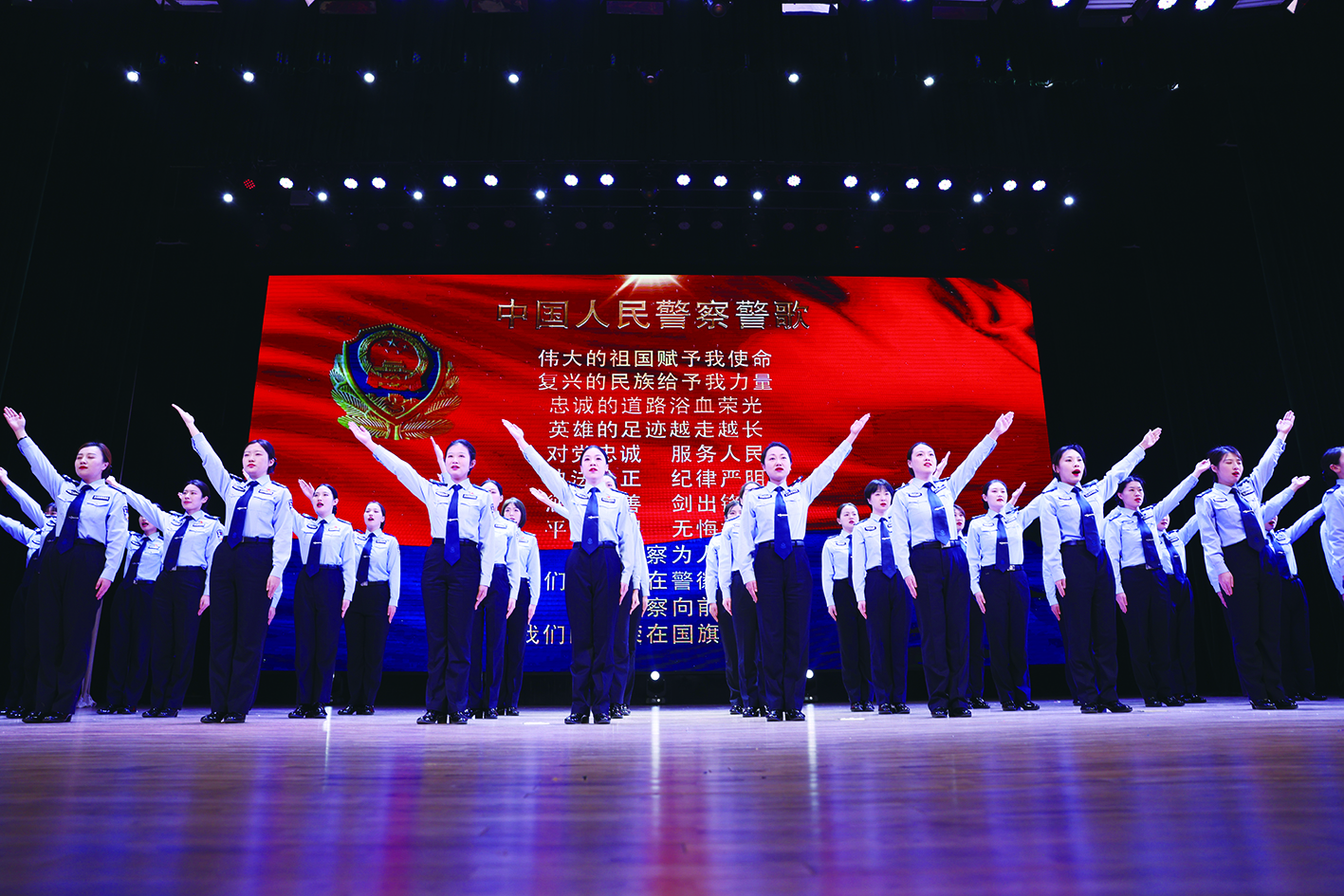 省女子監(jiān)獄女警們合唱《中國(guó)人民警察警歌》
