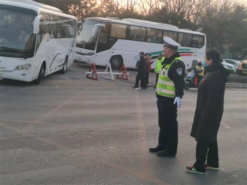 交警