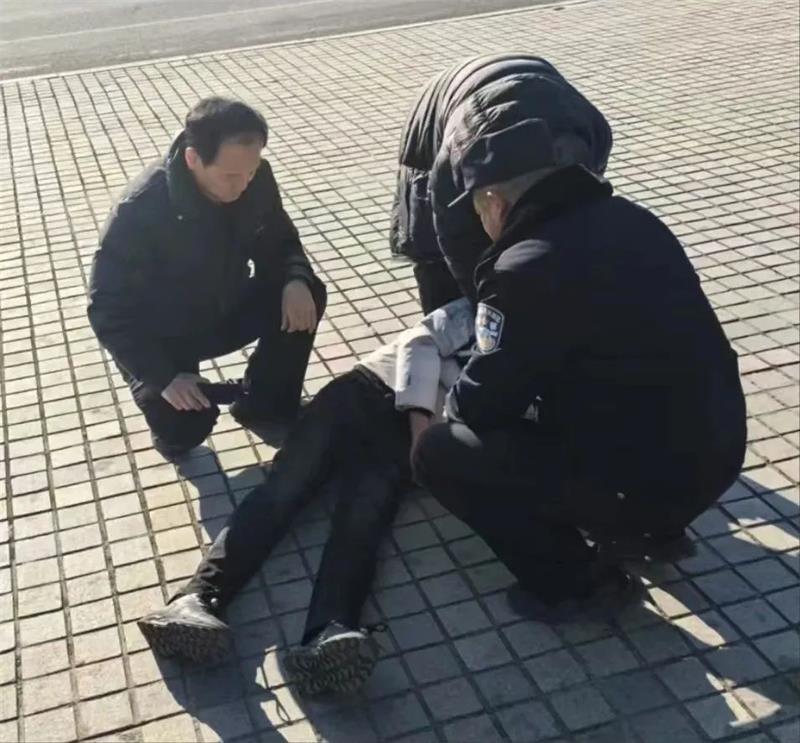 龍港公安救人